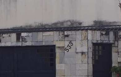 Imagem: A casa possui 3 Dormitórios, 2 Banheiros, 1 Vaga na garagem