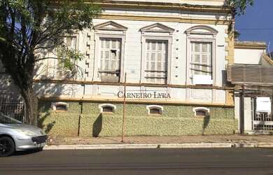 Imagem: O depósito possui 5 Vagas na garagem, 700m² de Área e está