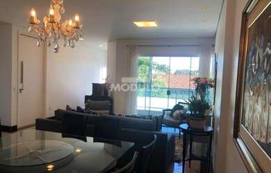 Imagem: A casa possui 1 Dormitório, 4 Banheiros, 3 Vagas na garagem