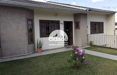 Imagem: A casa possui 3 Dormitórios, 2 Banheiros e 280m² de Área