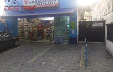 Imagem: O depósito possui 3 Vagas na garagem, 255m² de Área e está