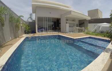 Imagem: A casa em condomínio possui 3 Dormitórios, 4 Banheiros, 2