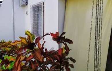 Imagem: A casa possui 4 Dormitórios, 4 Banheiros, 2 Vagas na garagem