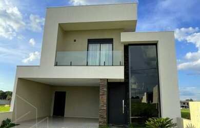 Imagem: A casa possui 3 Dormitórios, 4 Banheiros, 2 Vagas na garagem