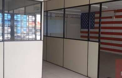 Imagem: O depósito possui 5 Vagas na garagem, 750m² de Área e está