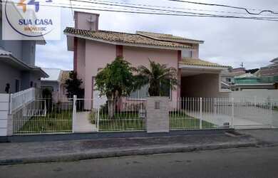 Imagem: A casa possui 3 Dormitórios, 3 Banheiros, 2 Vagas na garagem