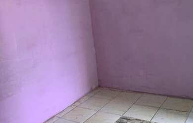 Imagem 1: Alugo 2/4 pequeno. Varanda, 1 Banheiroe2 Dormitórios