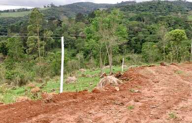 Imagem: O terreno possui 600m² de Área e está localizado em Núcleo