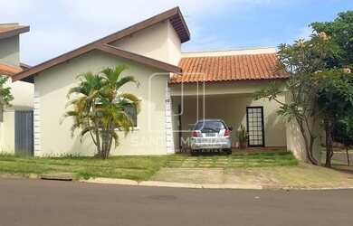 Imagem: A casa em condomínio possui 4 Dormitórios, 4 Banheiros, 4