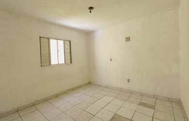 Imagem: A casa possui 1 Dormitório, 1 Banheiro, 30m² de Área e está