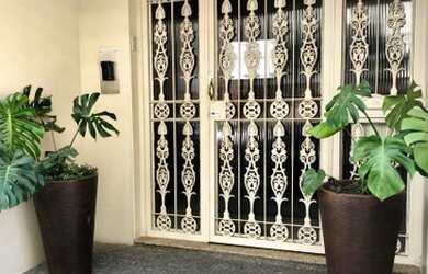 Imagem: O apartamento possui 1 Dormitório, 2 Banheiros, 1 Vaga na garagem