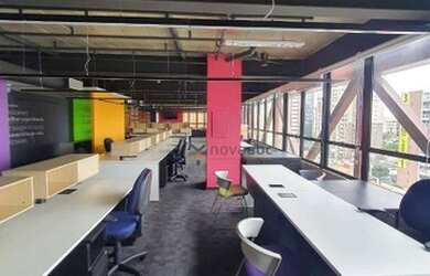 Imagem: O depósito possui 5 Vagas na garagem, 400m² de Área e está