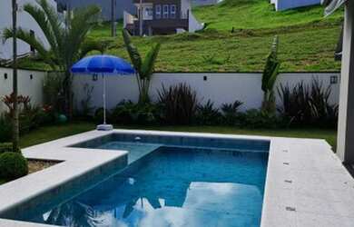 Imagem: A casa em condomínio possui 4 Dormitórios, 5 Banheiros, 4