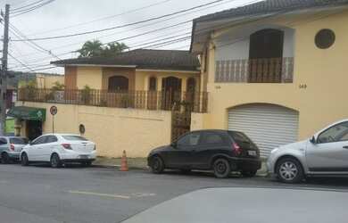 Imagem: A casa possui 2 Dormitórios, 3 Banheiros, 235m² de Área e