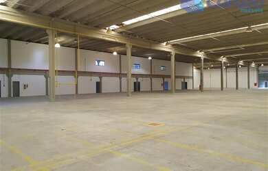 Imagem: O depósito possui 5 Vagas na garagem e 3600m² de Área e está