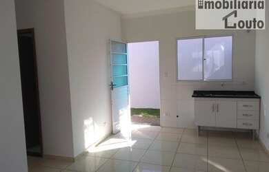 Imagem: A casa em condomínio possui 2 Dormitórios, 1 Banheiro, 1 Vaga