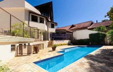 Imagem: A casa em condomínio possui 4 Dormitórios, 5 Banheiros, 5