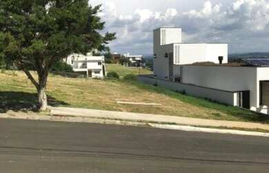 Imagem: O terreno possui 490m² de Área e está localizado em Jardim