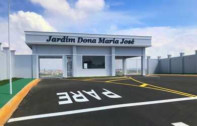 Imagem: A casa em condomínio possui 3 Dormitórios, 2 Banheiros, 4