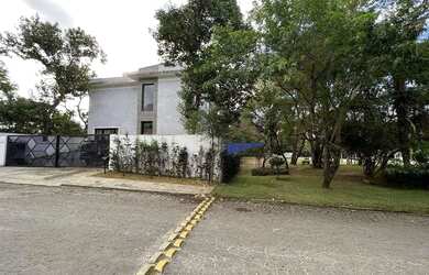 Imagem: A casa em condomínio possui 3 Dormitórios, 4 Banheiros, 5