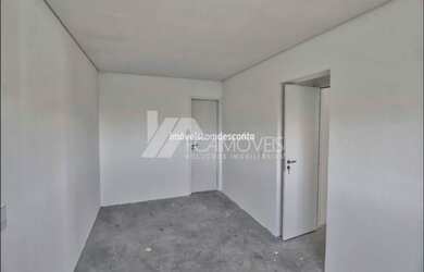 Imagem: O apartamento possui 3 Dormitórios, 1 Banheiro, 3 Vagas na