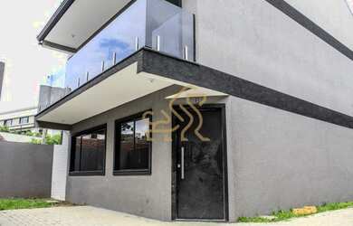 Imagem: A casa possui 3 Dormitórios, 3 Banheiros, 2 Vagas na garagem