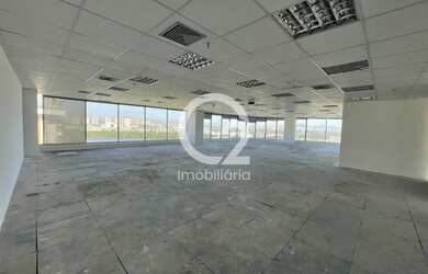 Imagem: O depósito possui 5 Vagas na garagem, 295m² de Área e está