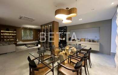 Imagem: A casa em condomínio à venda possui 4 Dormitórios, 5 Banheiros