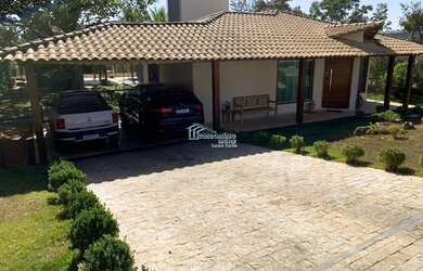 Imagem: A casa em condomínio possui 5 Dormitórios, 4 Banheiros, 4