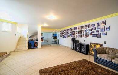 Imagem: A casa em condomínio possui 5 Dormitórios, 5 Banheiros, 5