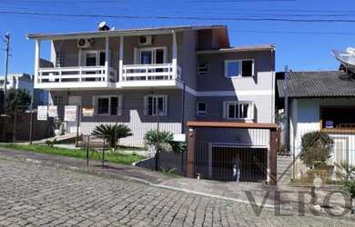 Imagem: A casa possui 5 Dormitórios, 2 Banheiros, 4 Vagas na garagem