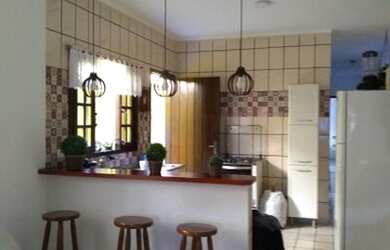 Imagem: A casa possui 2 Dormitórios e 1 Vaga na garagem e está localizado