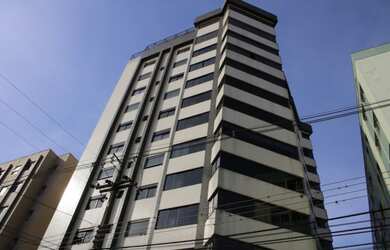 Imagem: O apartamento possui 3 Dormitórios, 1 Banheiro, 2 Vagas na