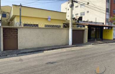 Imagem: A casa possui 1 Banheiro, 385m² de Área e está localizado