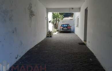 Imagem: A casa possui 3 Banheiros, 5 Vagas na garagem, 350m² de Área