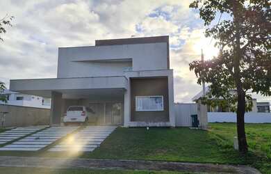 Imagem: A casa possui 4 Dormitórios, 4 Banheiros, 3 Vagas na garagem