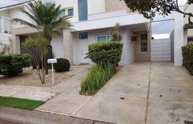 Imagem: A casa em condomínio possui 3 Dormitórios, 2 Vagas na garagem