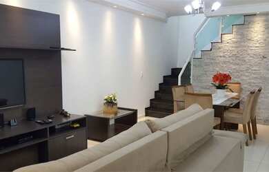 Imagem: A casa possui 3 Dormitórios, 3 Banheiros, 2 Vagas na garagem