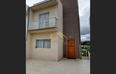 Imagem: A casa possui 3 Dormitórios, 2 Banheiros, 2 Vagas na garagem