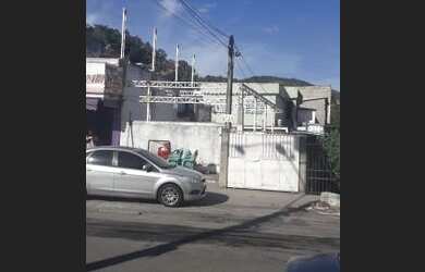 Imagem: A casa possui 2 Dormitórios, 1 Banheiro, 1 Vaga na garagem