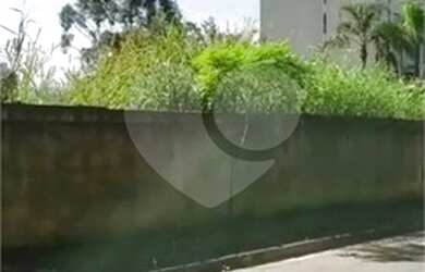 Imagem: O terreno possui 1.000m² de Área e está localizado em Paraisópolis