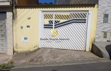 Imagem: A casa possui 2 Dormitórios, 1 Banheiro, 2 Vagas na garagem