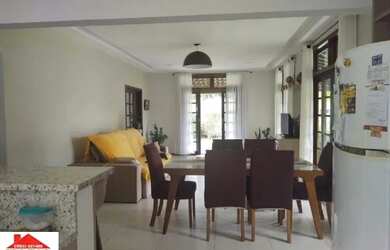 Imagem: A casa possui 3 Dormitórios, 3 Banheiros, 5 Vagas na garagem