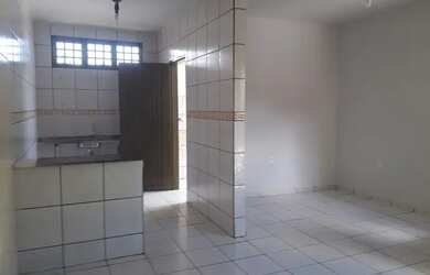 Imagem: A casa possui 2 Dormitórios e 1 Banheiro e está localizado