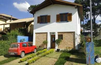 Imagem: A casa possui 3 Dormitórios, 4 Banheiros, 2 Vagas na garagem