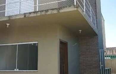 Imagem: A casa possui 3 Dormitórios, 3 Banheiros, 2 Vagas na garagem