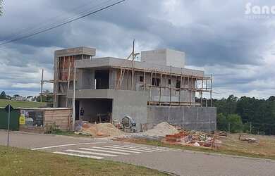 Imagem: A casa possui 3 Dormitórios, 3 Banheiros, 2 Vagas na garagem