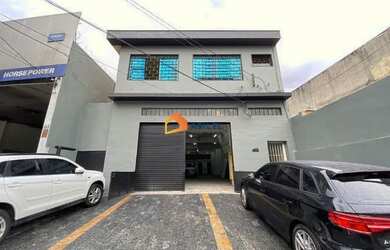 Imagem: O depósito possui 4 Vagas na garagem, 495m² de Área e está