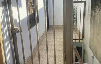 Imagem: A casa possui 1 Dormitório, 1 Banheiro e está localizado