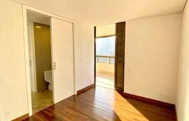 Imagem 4: Vista de milhões. Piscina, Varanda, Guarda roupae244m² de Área